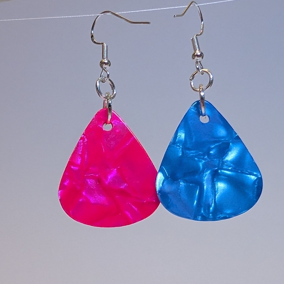 UPCYCLED GUITAR PICK EARRINGS BLUE AND PINK LOVER TAYLOR SWIFT LOGO - Picture 2 of 2